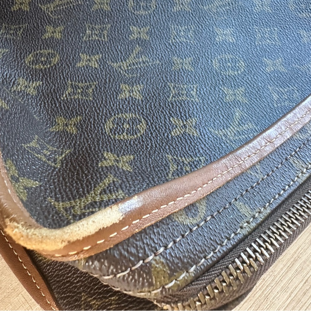 Extremely rare, vintage Louis Vuitton Monogram garment bag with side zippers. - Picture 11 of 16